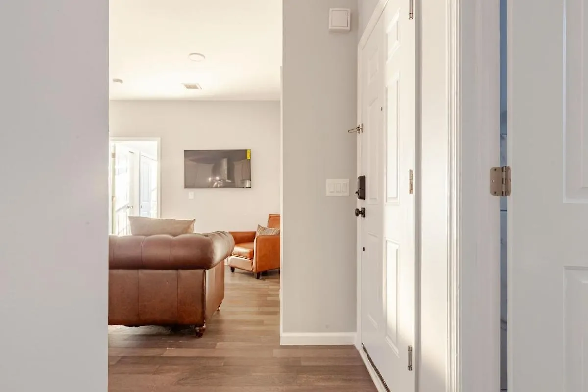 Bright & Cozy Jersey City Retreat